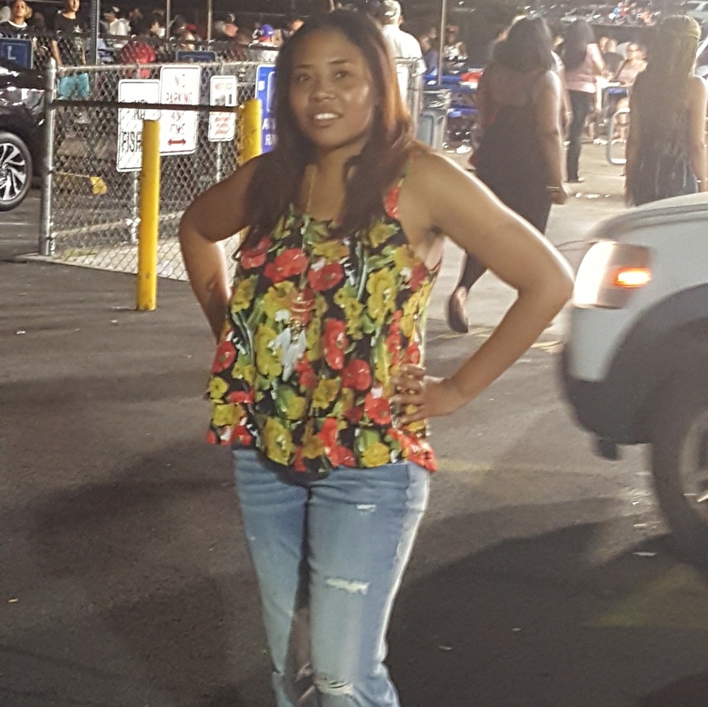 NEW Pretty layered floral tank - Picture 3 of 8